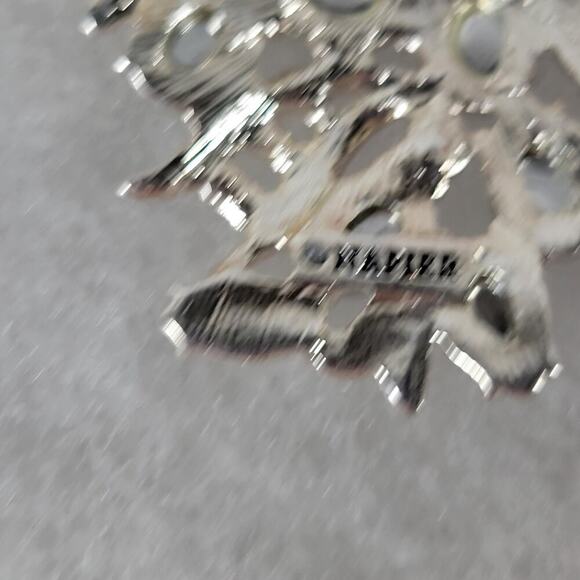 Napier Ribbon Rhinestone Silver Tone Feminine Classic Brooch - Picture 3 of 3